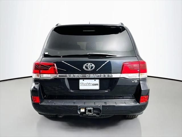 2017 Toyota Land Cruiser V8
