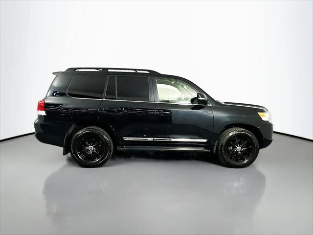 2017 Toyota Land Cruiser V8