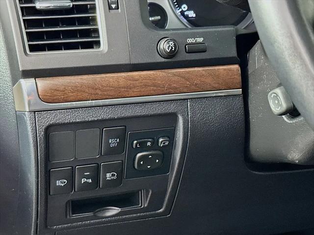 2017 Toyota Land Cruiser V8