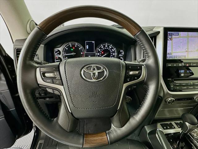 2017 Toyota Land Cruiser V8