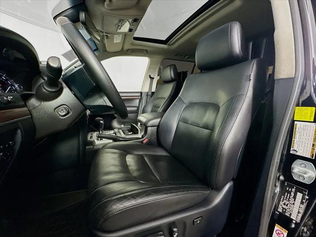 2017 Toyota Land Cruiser V8