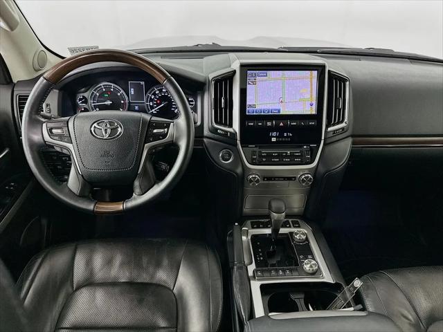 2017 Toyota Land Cruiser V8