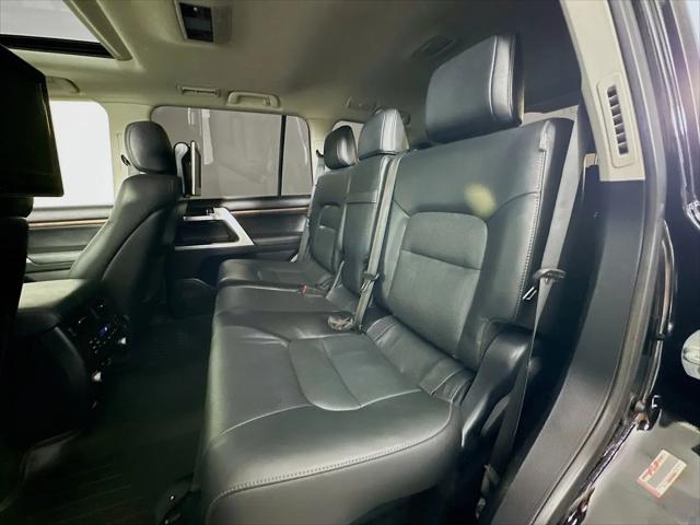 2017 Toyota Land Cruiser V8