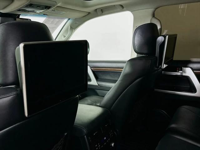 2017 Toyota Land Cruiser V8