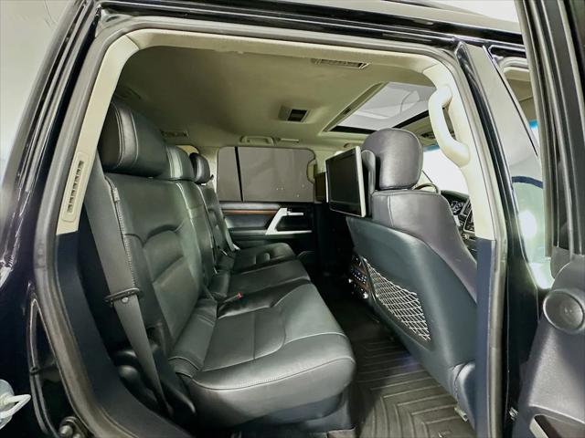 2017 Toyota Land Cruiser V8