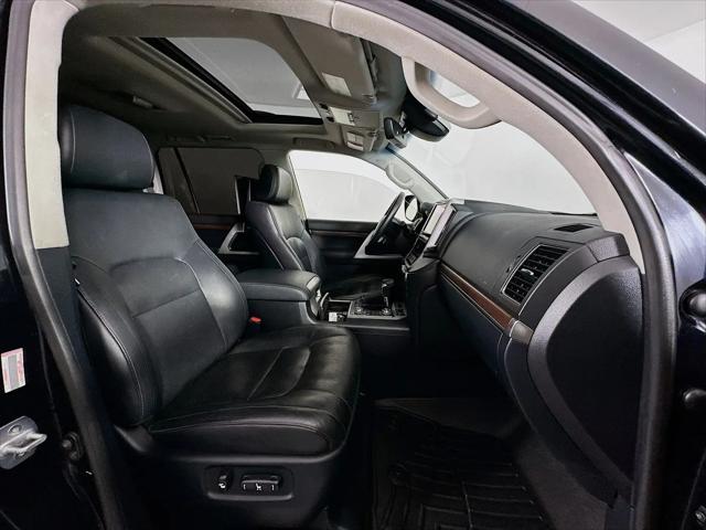 2017 Toyota Land Cruiser V8