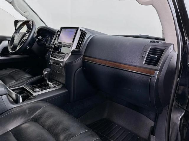 2017 Toyota Land Cruiser V8