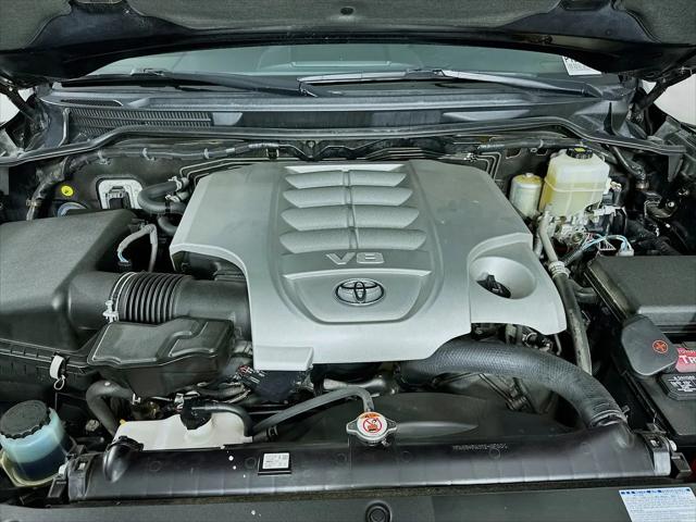 2017 Toyota Land Cruiser V8
