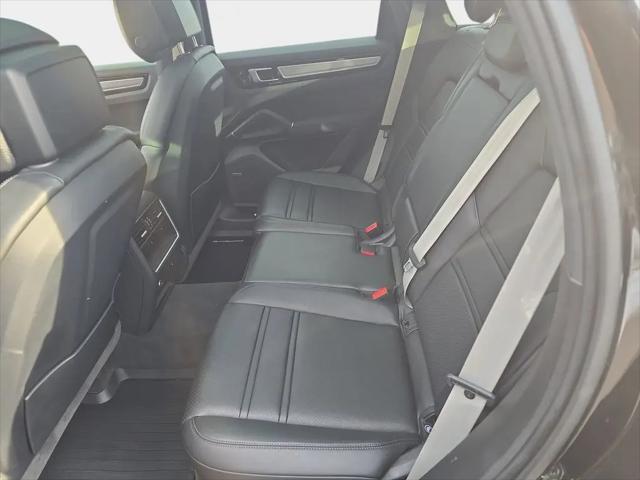 2023 Porsche Cayenne Platinum Edition