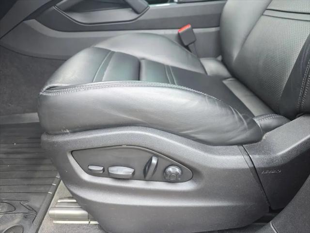 2023 Porsche Cayenne Platinum Edition