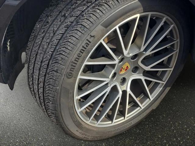 2023 Porsche Cayenne Platinum Edition