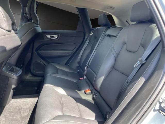 2022 Volvo XC60 B5 Momentum