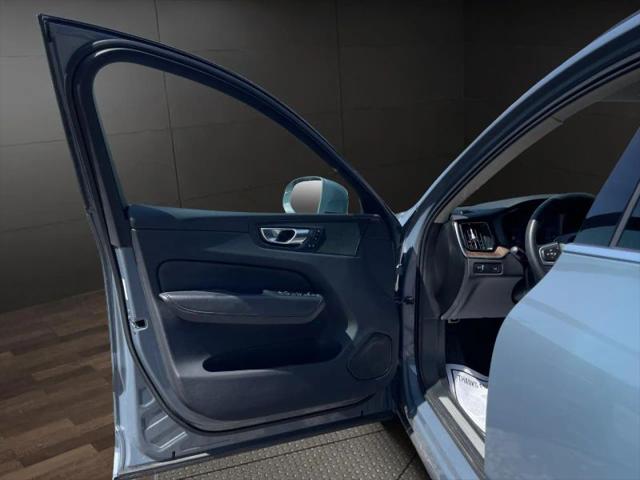 2022 Volvo XC60 B5 Momentum