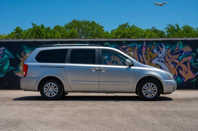 2011 Kia Sedona LX