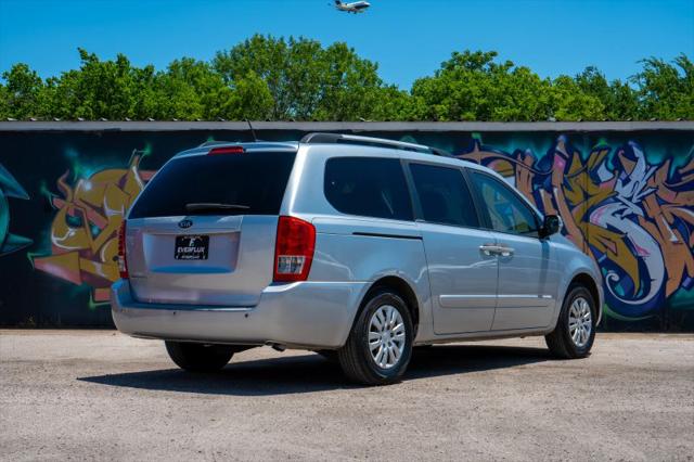 2011 Kia Sedona LX