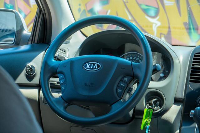 2011 Kia Sedona LX