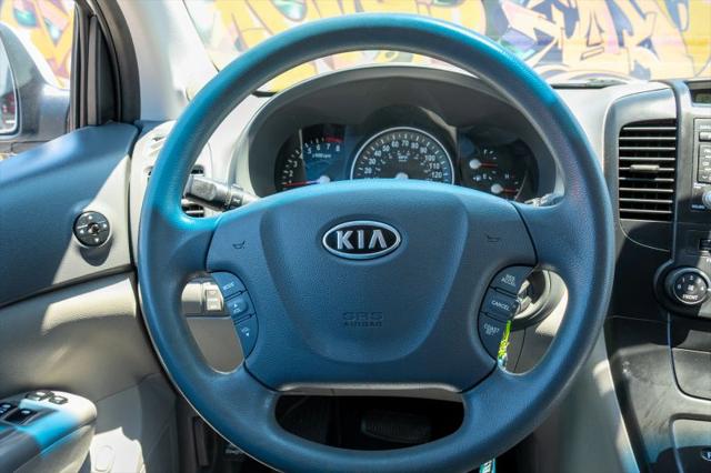 2011 Kia Sedona LX