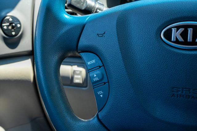 2011 Kia Sedona LX