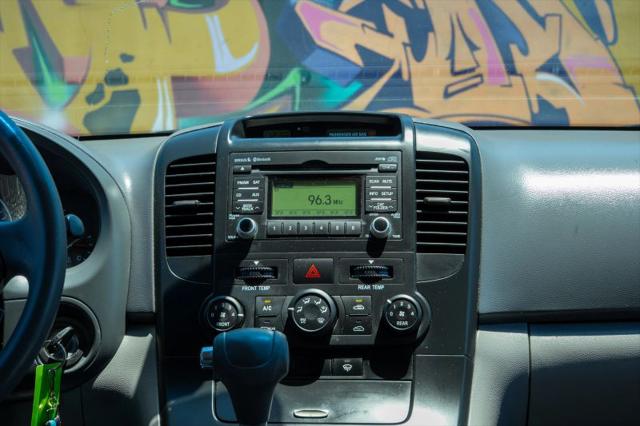 2011 Kia Sedona LX