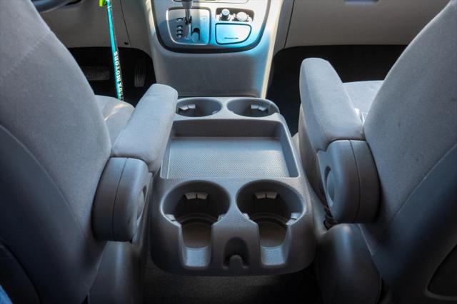 2011 Kia Sedona LX