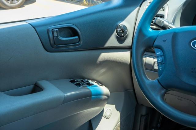 2011 Kia Sedona LX