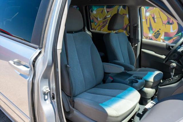 2011 Kia Sedona LX