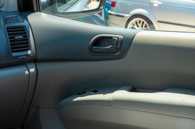 2011 Kia Sedona LX