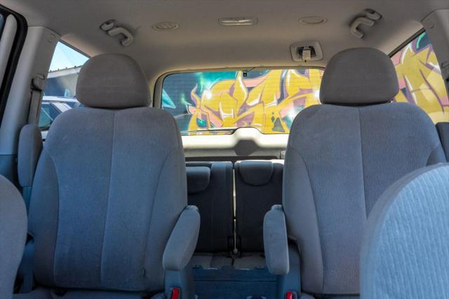 2011 Kia Sedona LX