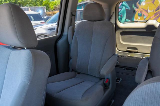 2011 Kia Sedona LX