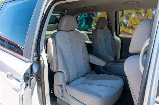 2011 Kia Sedona LX