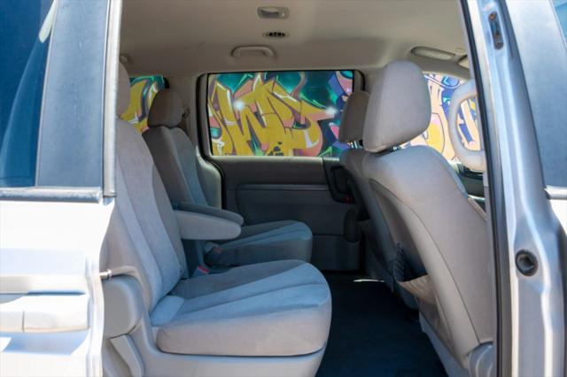 2011 Kia Sedona LX
