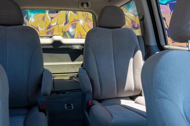 2011 Kia Sedona LX