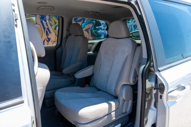 2011 Kia Sedona LX