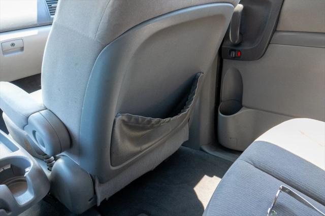 2011 Kia Sedona LX
