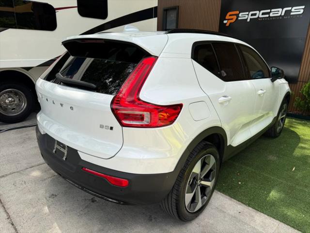 2026 Volvo XC40 Plus, B5 AWD Gas (mild hybrid), Dark