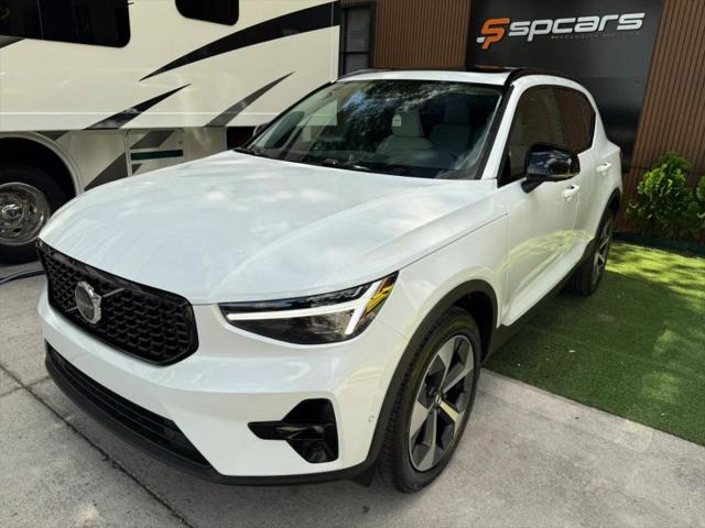2026 Volvo XC40 Plus, B5 AWD Gas (mild hybrid), Dark