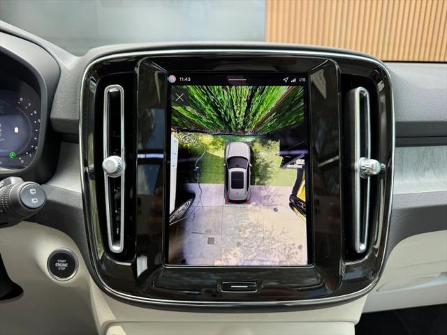 2026 Volvo XC40 Plus, B5 AWD Gas (mild hybrid), Dark