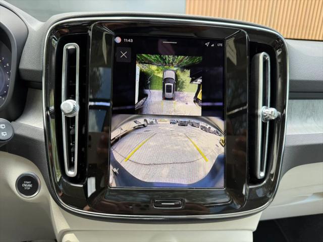 2026 Volvo XC40 Plus, B5 AWD Gas (mild hybrid), Dark