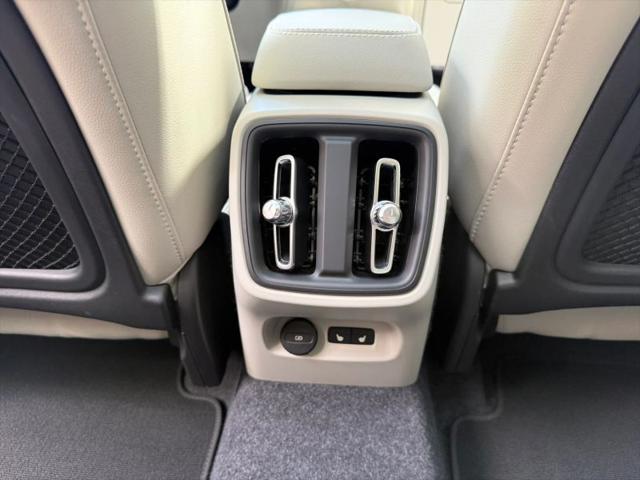 2026 Volvo XC40 Plus, B5 AWD Gas (mild hybrid), Dark