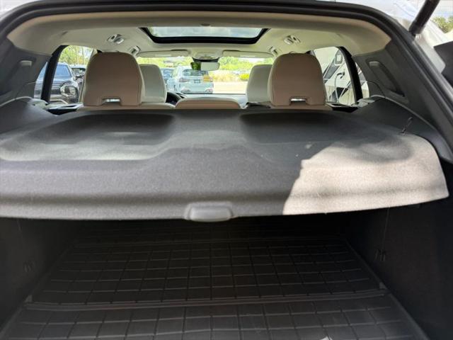 2026 Volvo XC40 Plus, B5 AWD Gas (mild hybrid), Dark