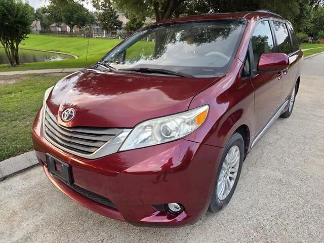 2013 Toyota Sienna XLE V6 8 Passenger for sale in Houston, TX