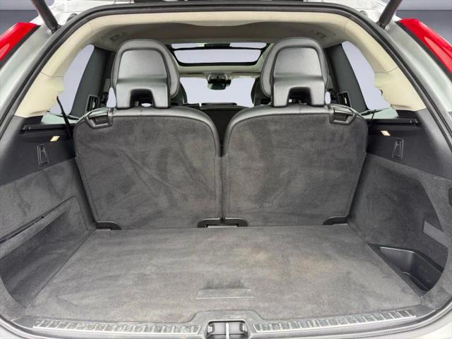 2016 Volvo XC90 T6 Momentum