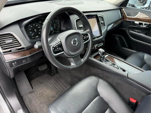 2016 Volvo XC90 T6 Momentum