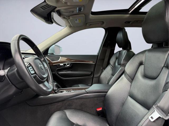 2016 Volvo XC90 T6 Momentum