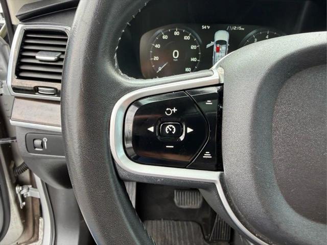 2016 Volvo XC90 T6 Momentum