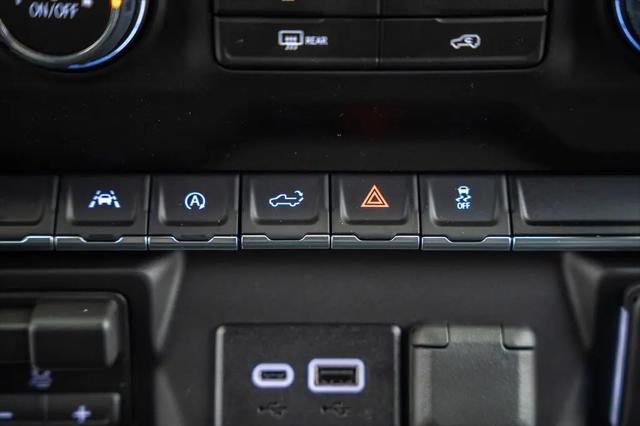 2026 Chevrolet Silverado 1500 4WD Crew Cab Short Bed Custom