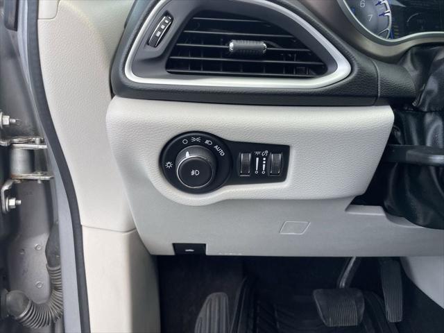 2017 Chrysler Pacifica Touring-L