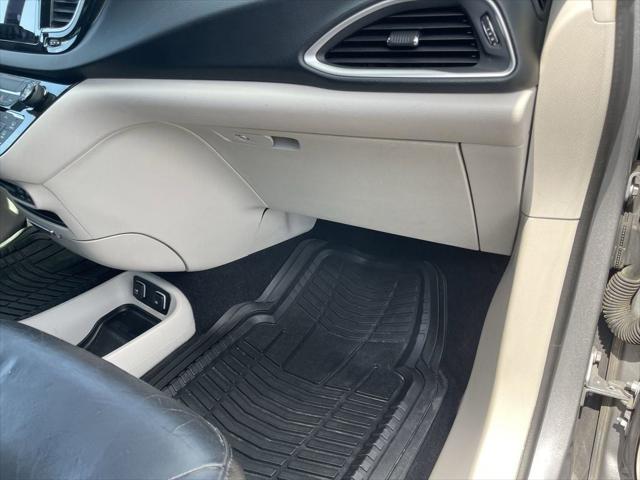 2017 Chrysler Pacifica Touring-L