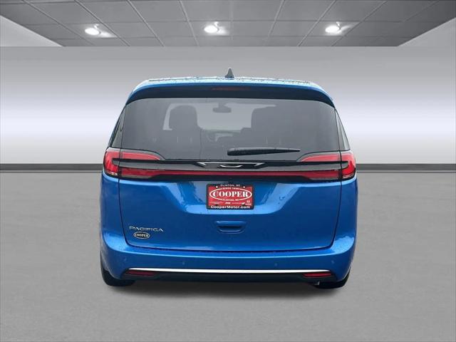 2027 Chrysler Pacifica Select