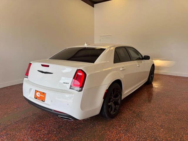 2023 Chrysler 300 Touring L